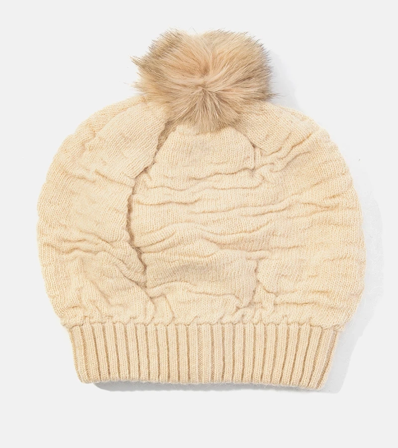 Șapcă bej pentru femei cu pompon Isis