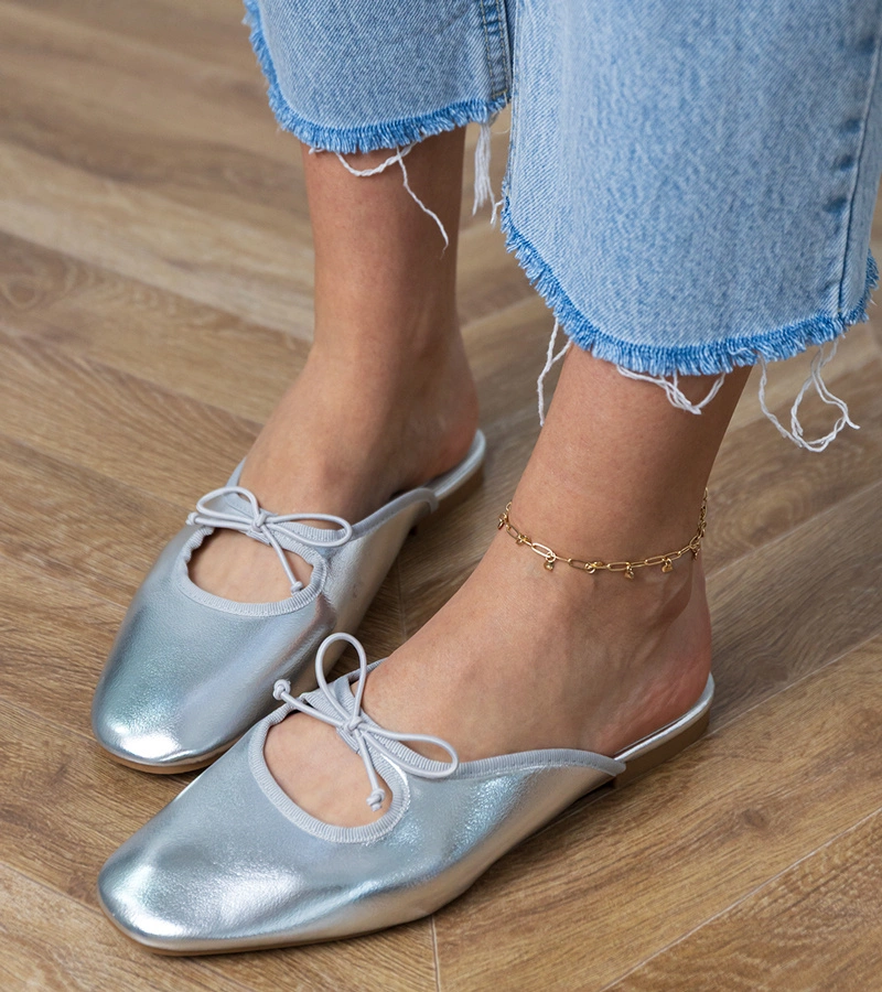 Papuci argintii închiși cu talpă plată Matila