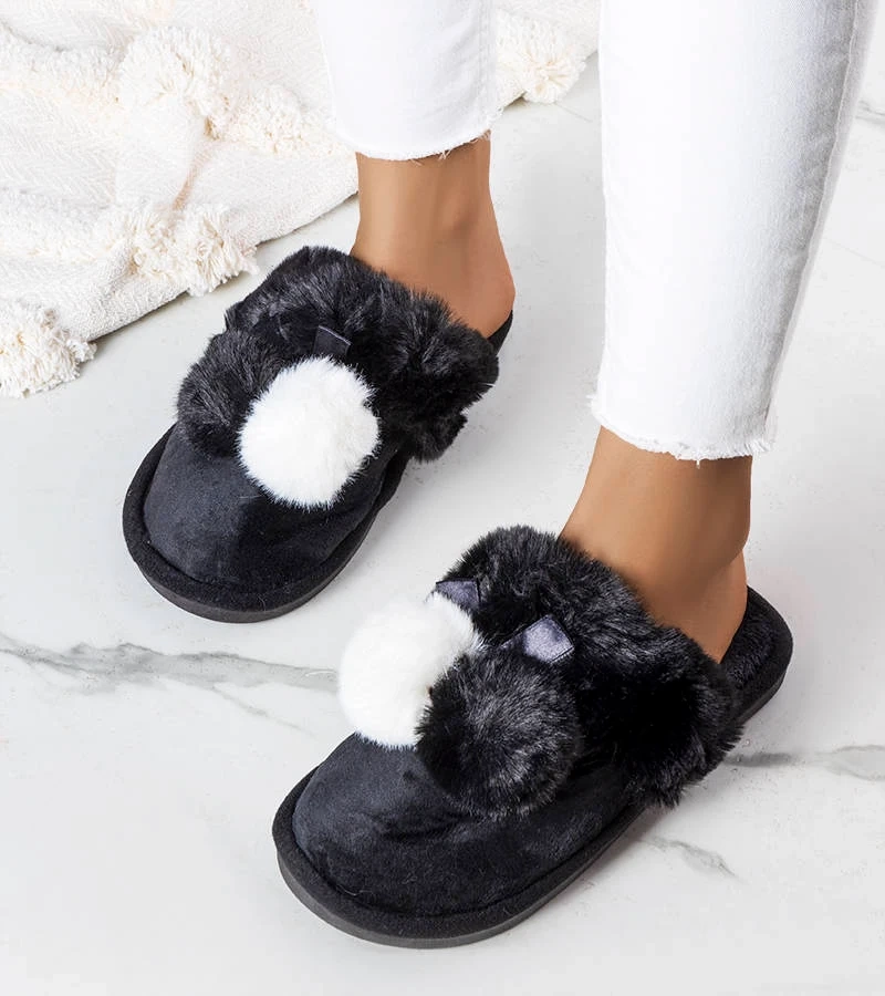 Papuci cu bonete negre