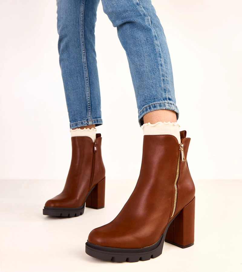 Botine maro cu toc Kage
