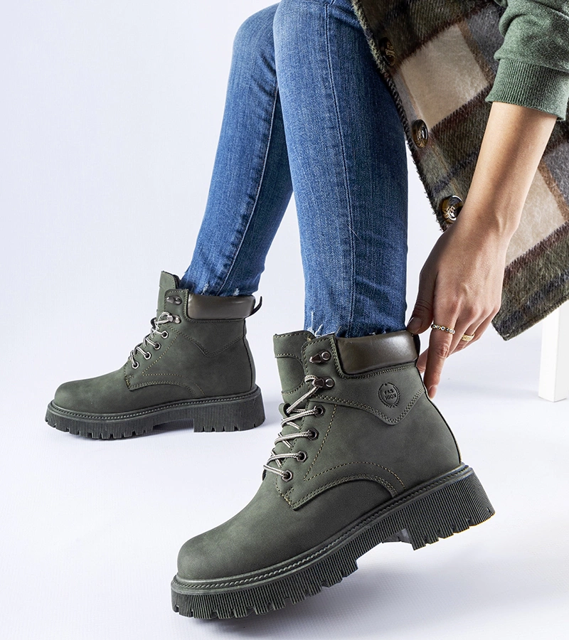 Cizme clasice verzi și călduroase Bentley.