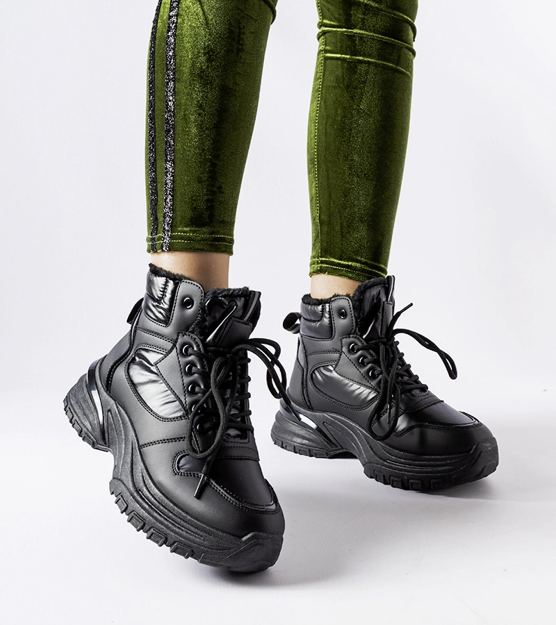 Pantofi sport de iarnă izolați negri de Giacinto