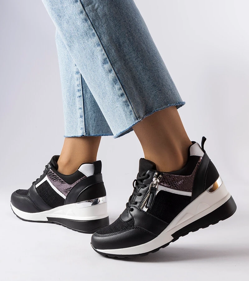 Adidași negri pe platforme de Deodata