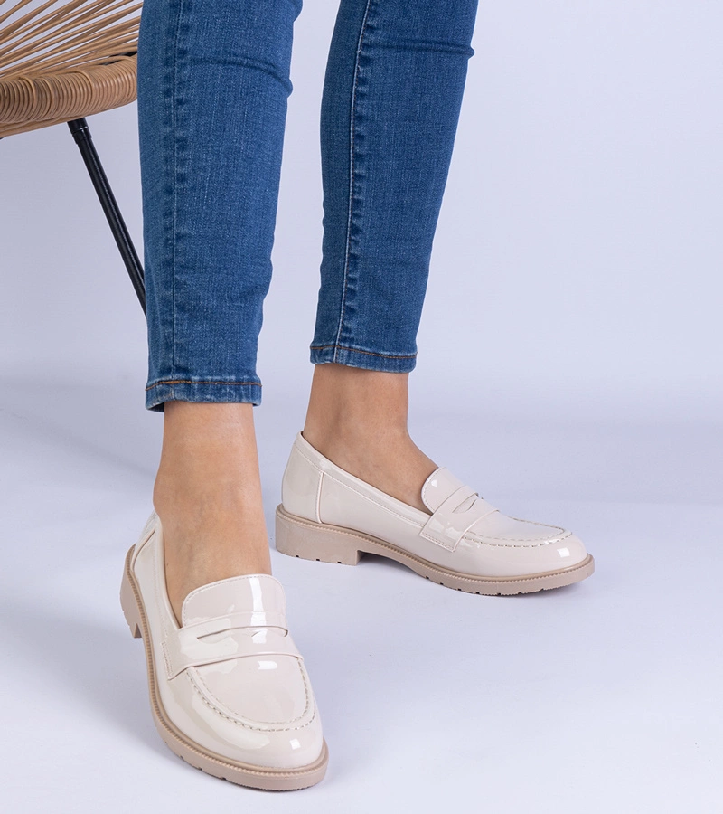 Pantofi bej de damă lăcuiți Eledia