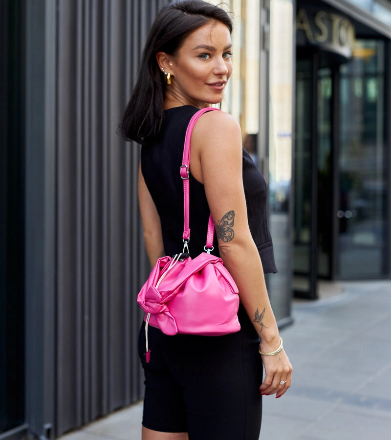 Mică geantă de culoare roz închis, tip "sac", Aamala