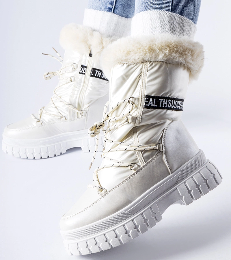 Cizme de iarnă căptușite, de culoare bej, cu inscripția Giorgio