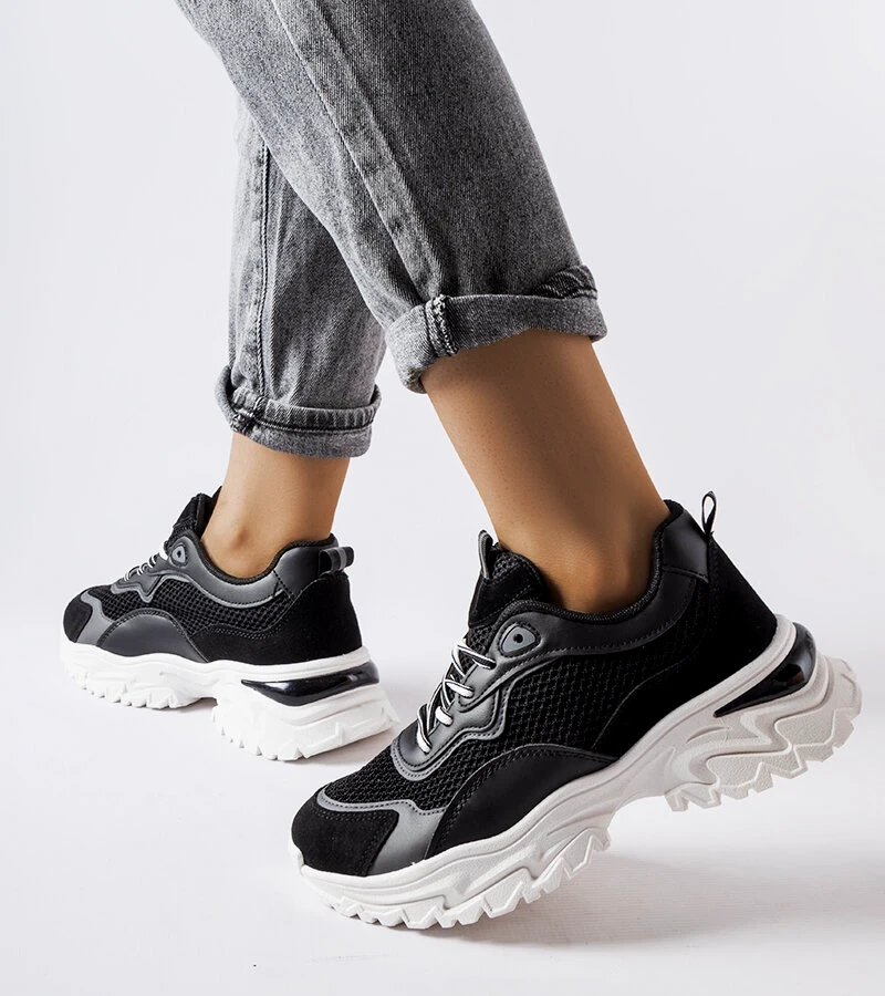 Adidași negri cu talpă vizibilă de la Rosita