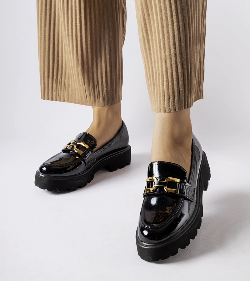 Pantofi de lut lăcuit negru