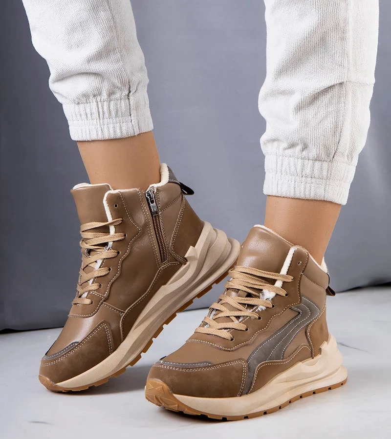 Adidași Tasma izolați maro