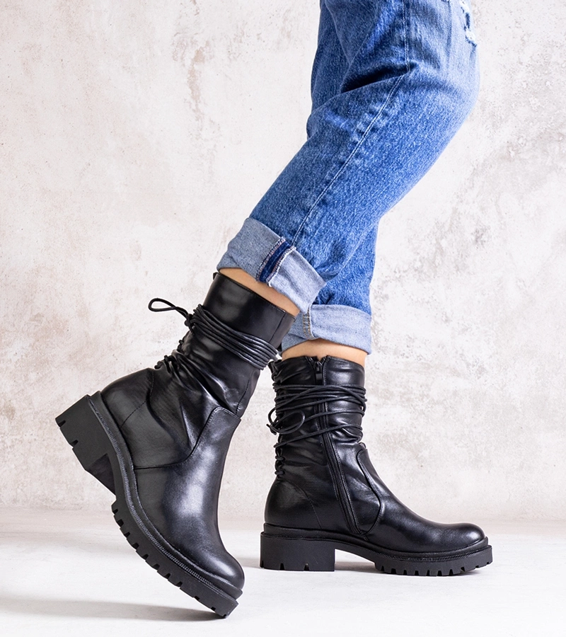 Botine negre din piele ecologică Sahera.