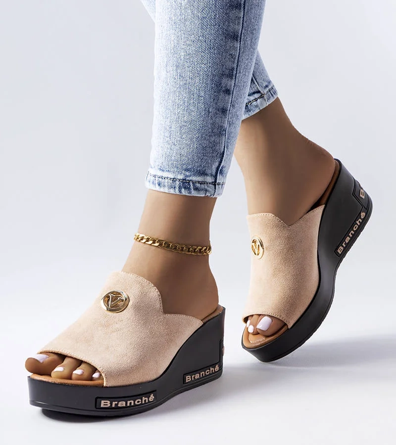 Șlapi cu toc înalt bej de la Vinceza