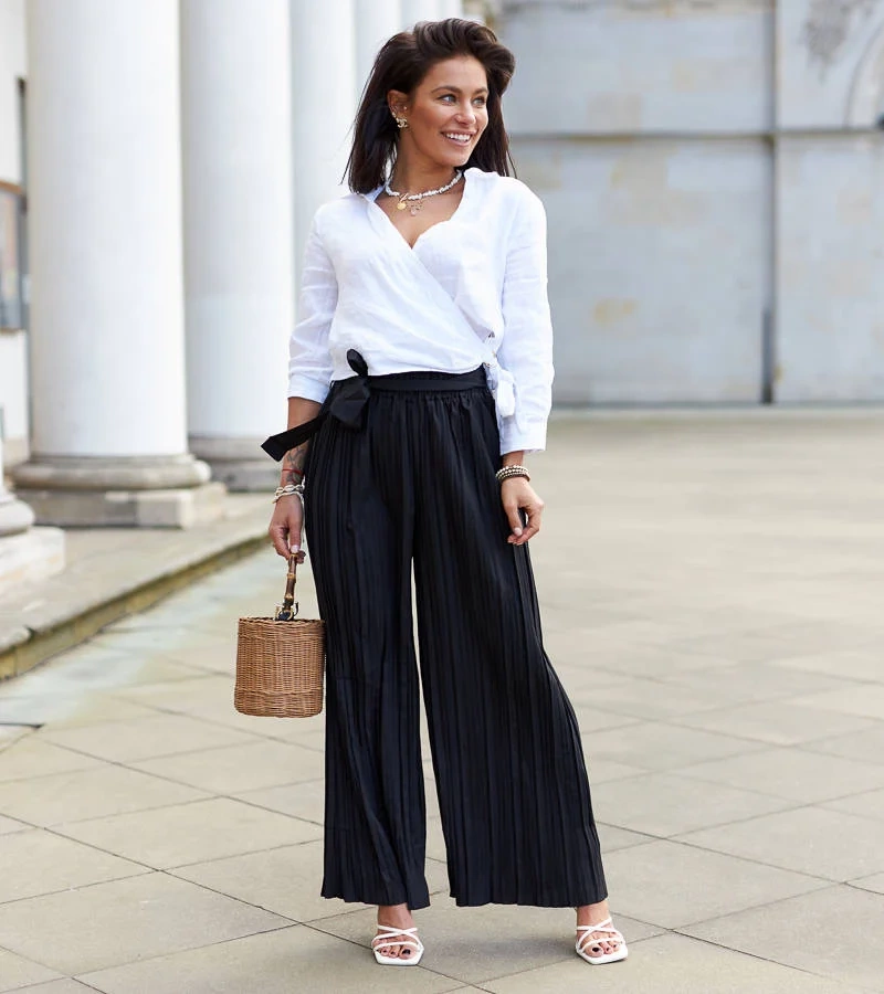 Pantaloni Zakia cu pliuri largi pentru femei, de culoare neagră