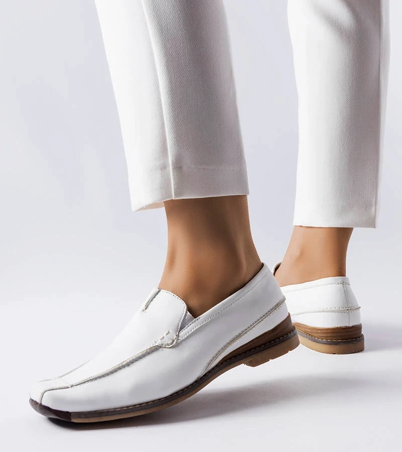 Mocasini albi cu vârful alungit Montague