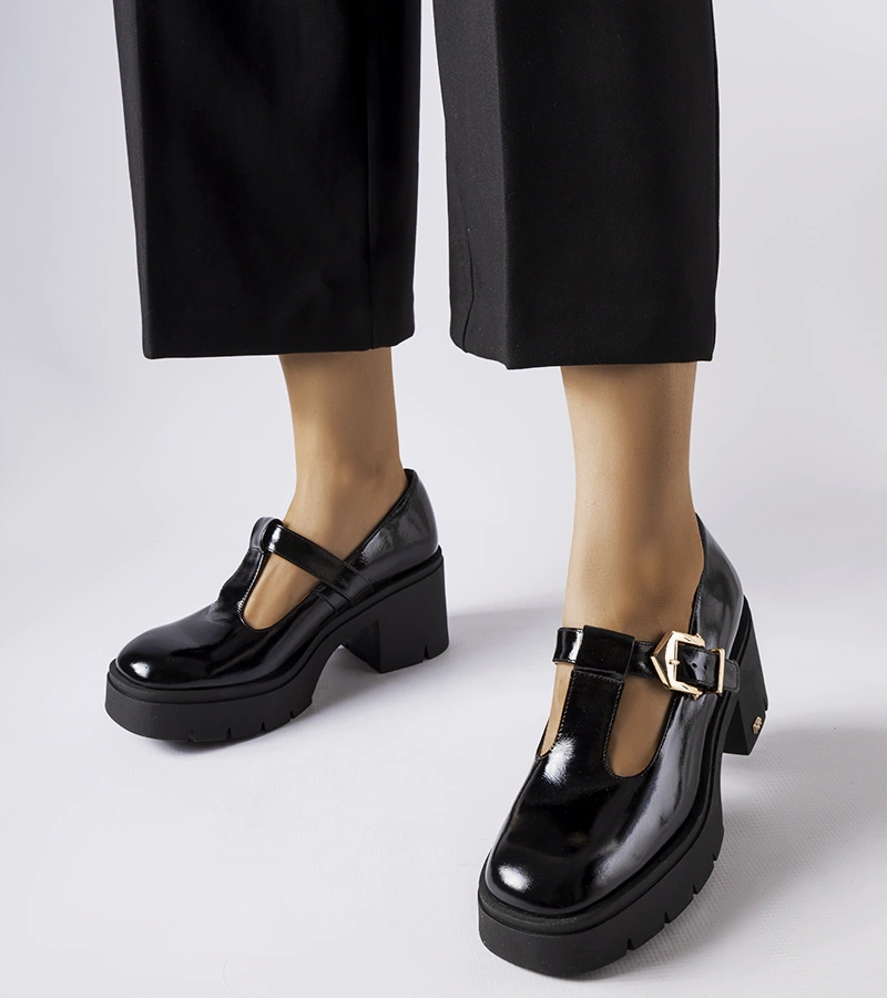 Pantofi Karino lăcuiți negri