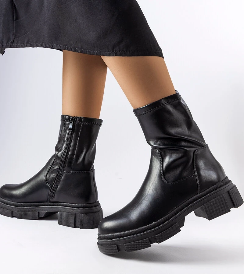 Cizme Helvi izolate negre