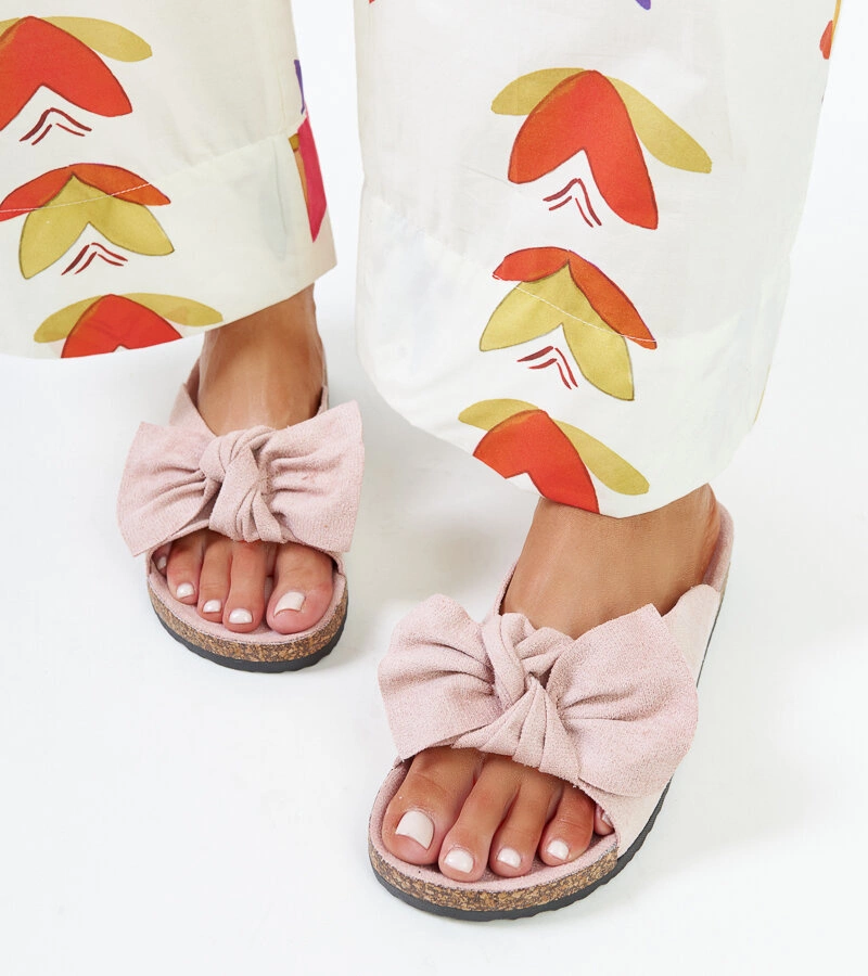 Papuci roz pal la talpa de pluta Aamu