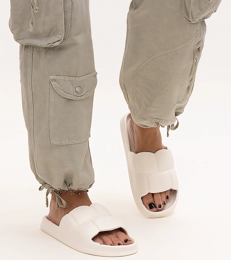 Papuci albi de spumă Diamanda