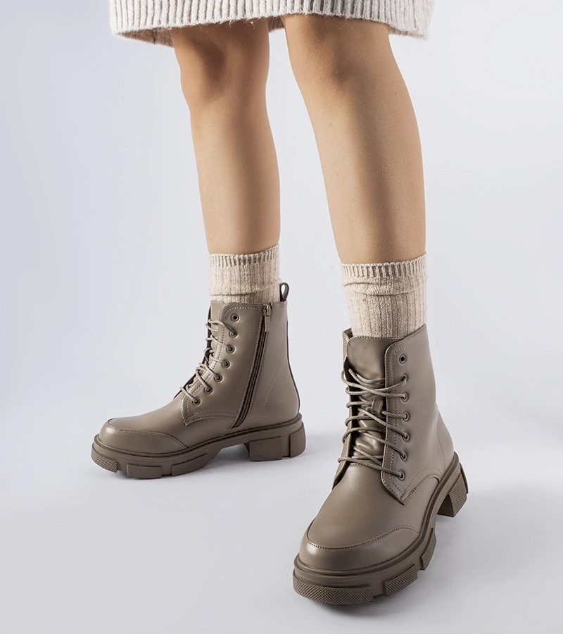 Cizme izolate Cunningham, de culoare gri-maro