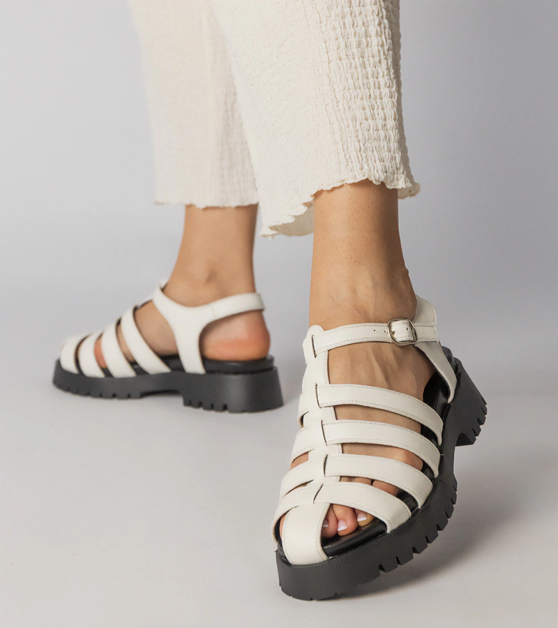 Sandale albe pe platformă cu vârf închis Kolla