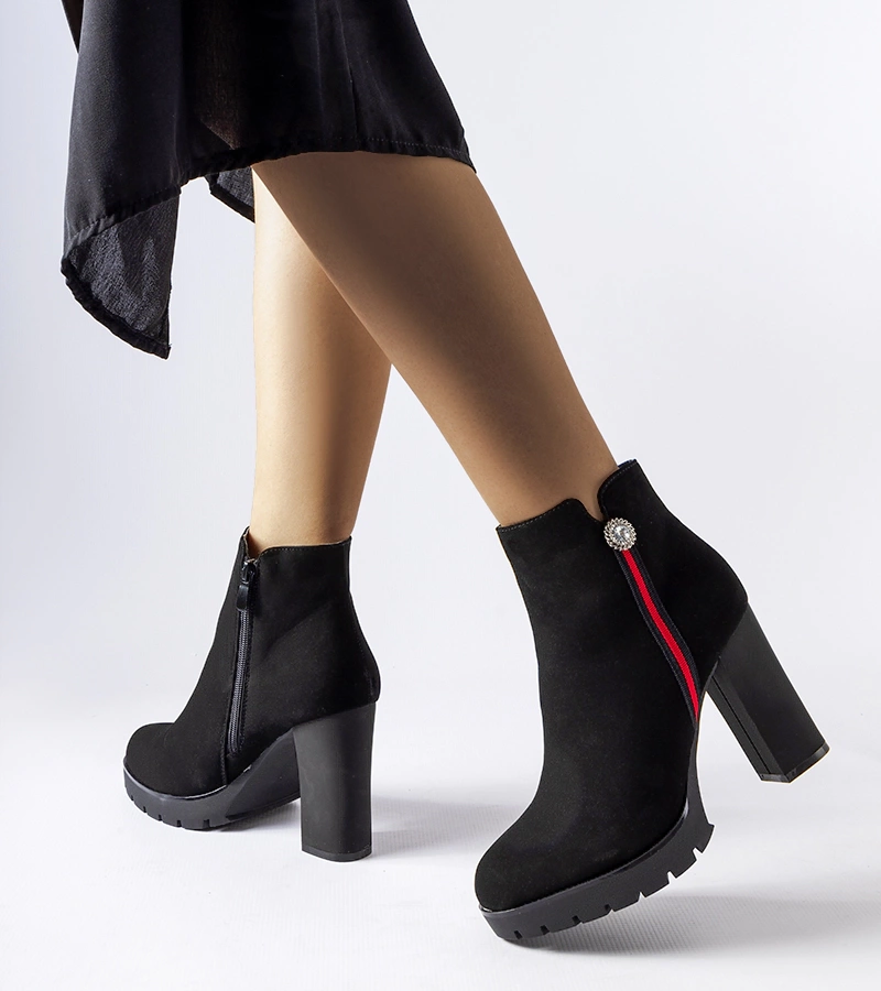 Cizme stiletto din satin negru de la Rogeno