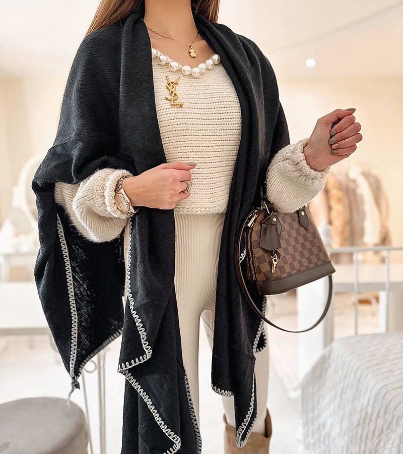 Poncho negru cu tiv Levi