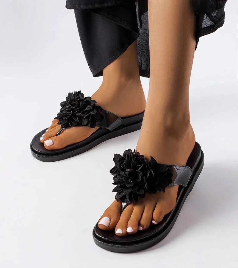 Șlapi negri cu ornamente florale de Caresse