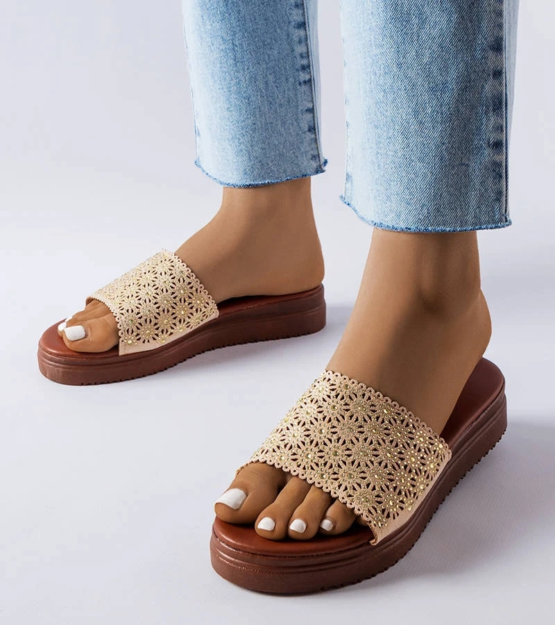 Șlapi bej traforați cu zirconii Irvine