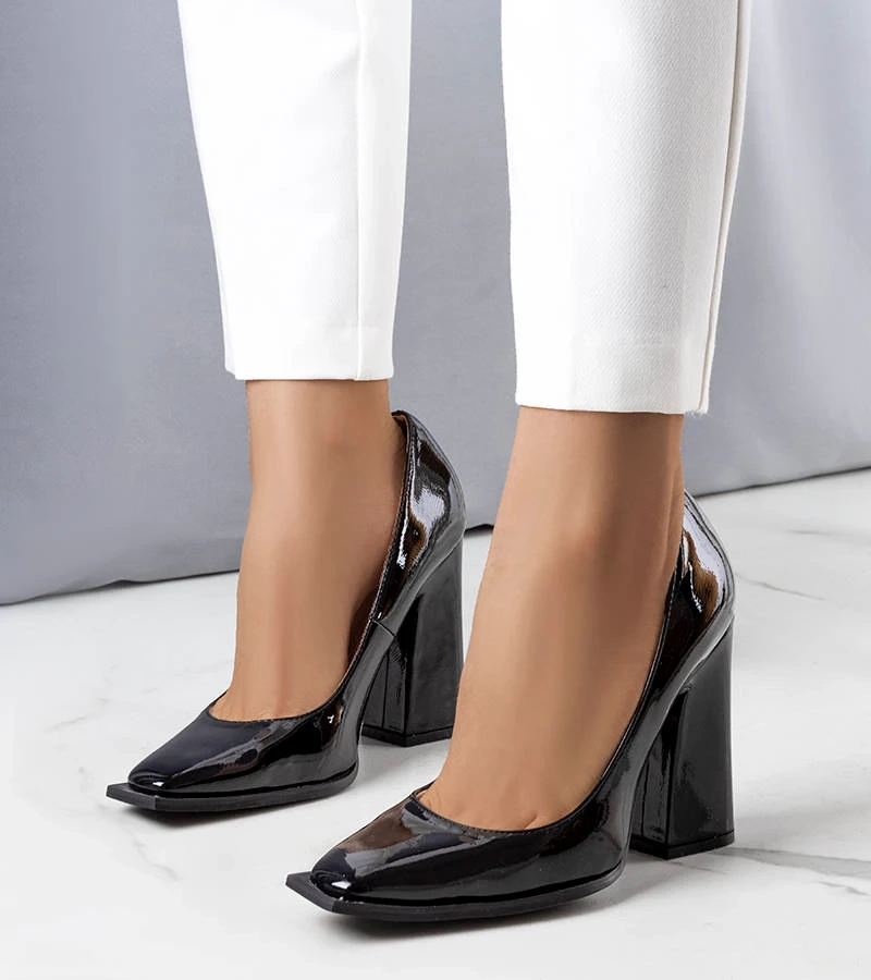 Pantofi Patel lăcuiți negri