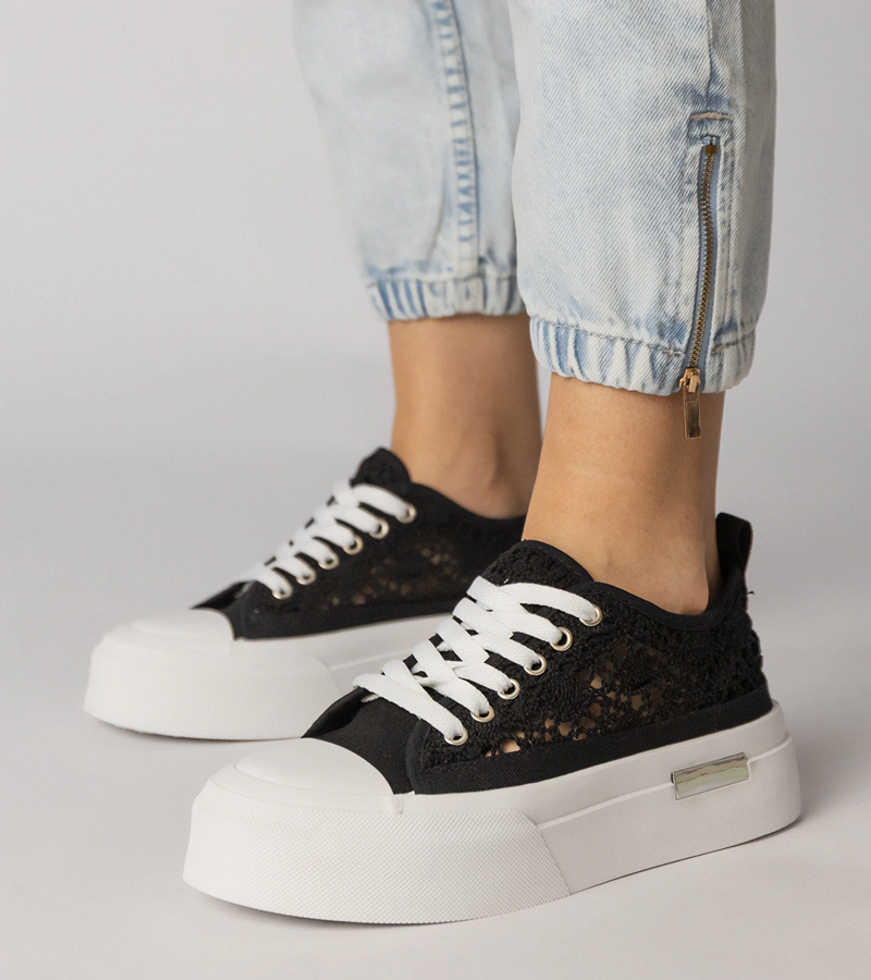 Adidași negri de damă perforați Runna