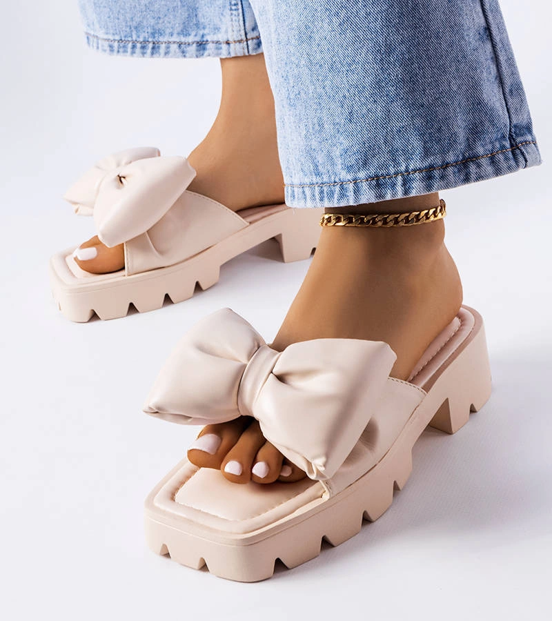 Flip-flops bej cu talpă de tractor de Bossé