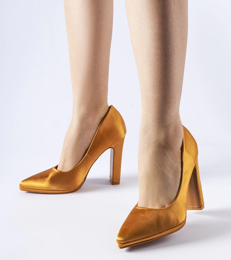 Pantofi cu toc Rivers satinat maro