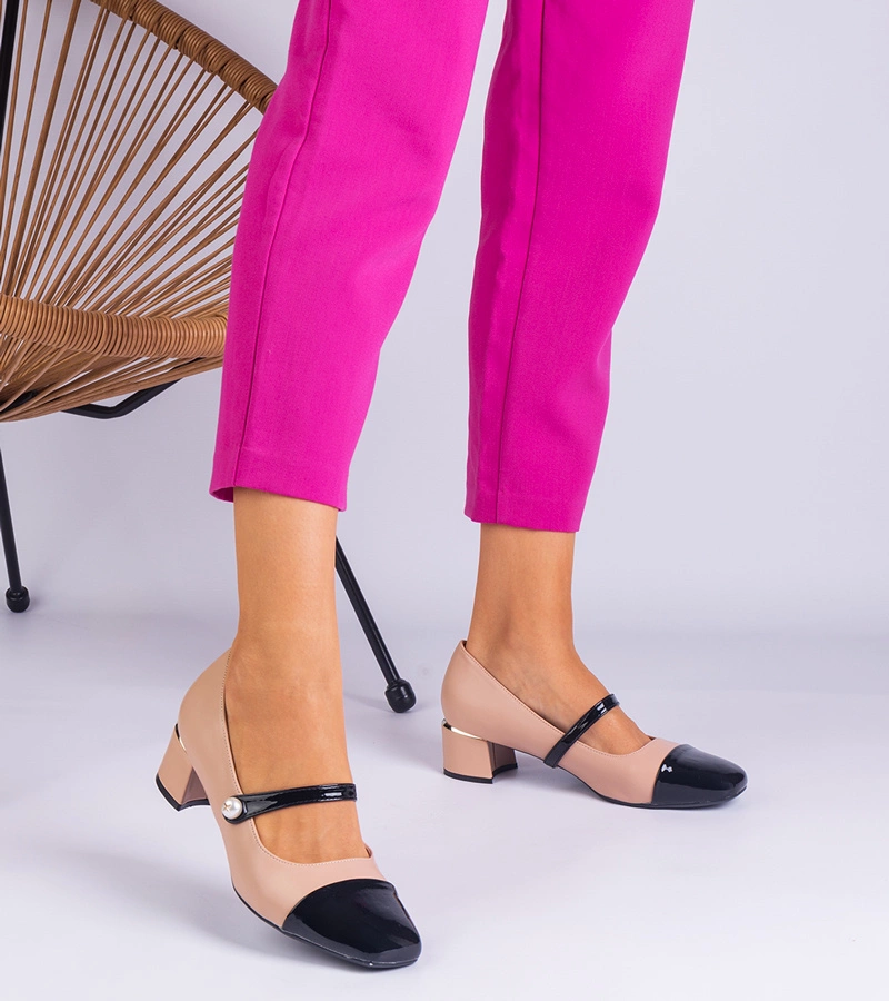 Pantofi bej pe toc cu vârf lăcuit Ivanita