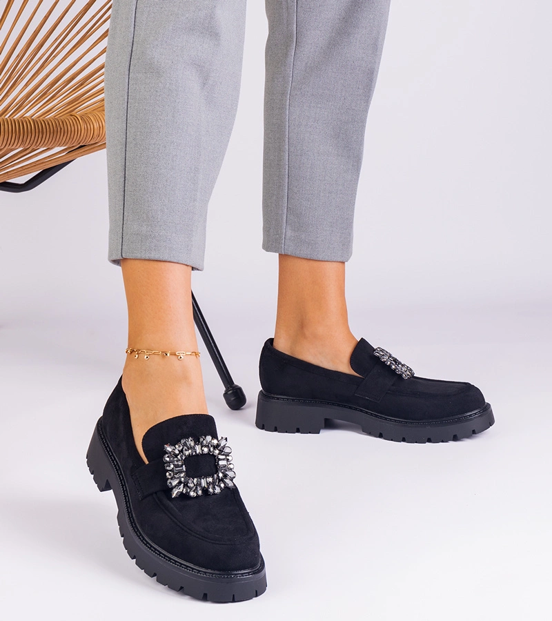 Mocasini negri pentru femei din piele ecologică întoarsă cu decorațiune elegantă Peletino