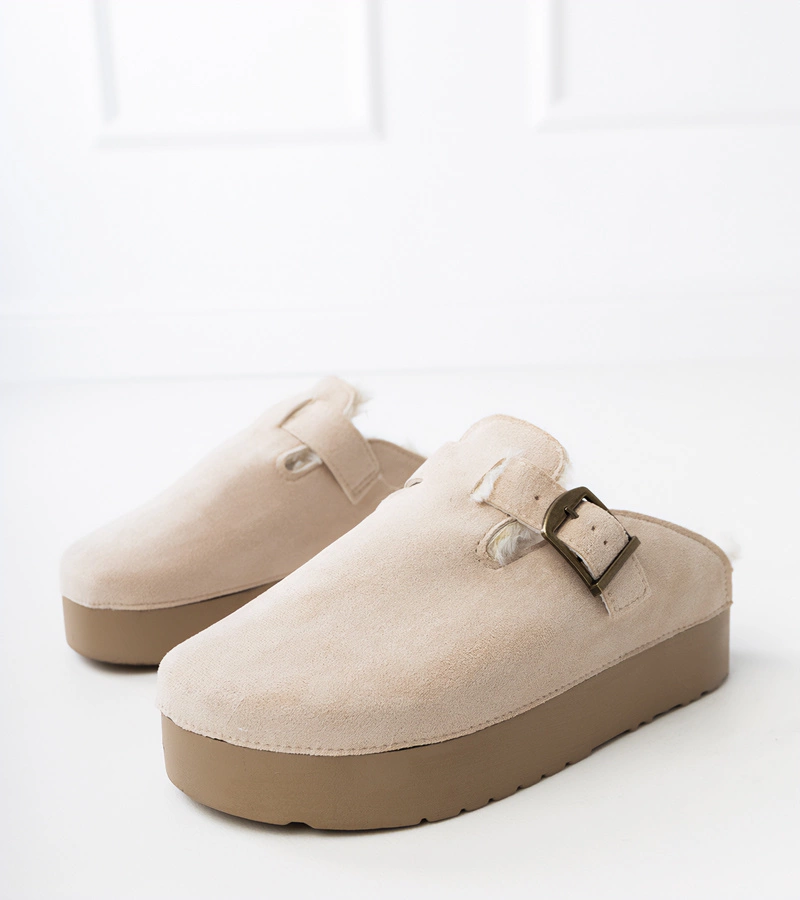 Saboti bej închiși cu blană Maresa