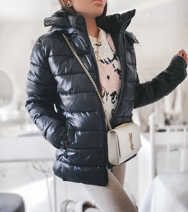 Jachetă neagră cu glugă din blană Poisson