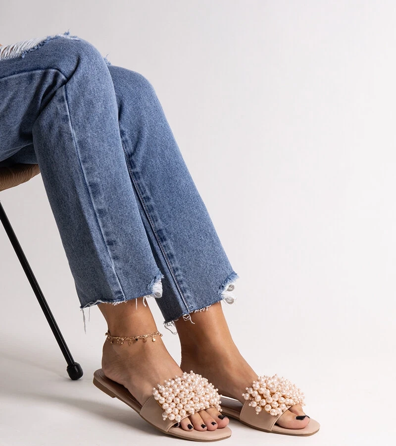 Papuci bej, decorați cu mărgele, Atiyene