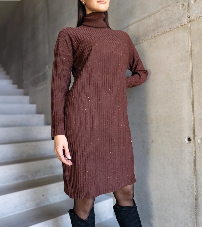 Rochie midi bronzată, strălucitoare, cu guler înalt Kusama.