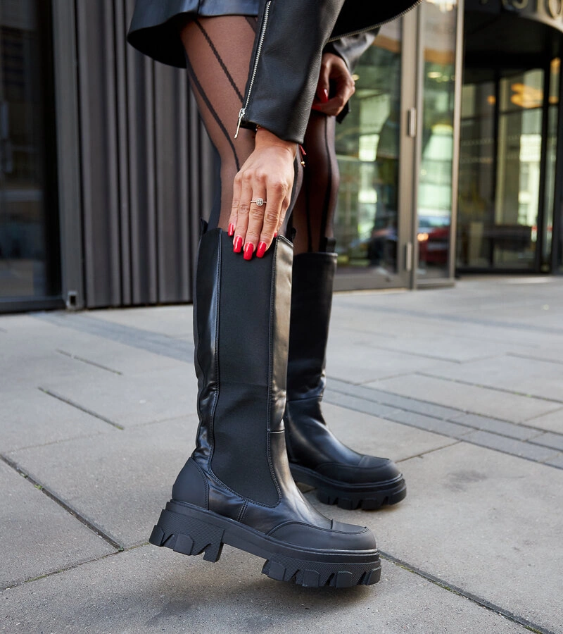 Cizme negre masive cu talpă aderentă Barrios