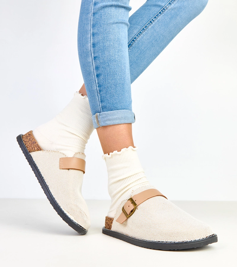 Papuci bej pe platformă de plută cu cataramă Polly