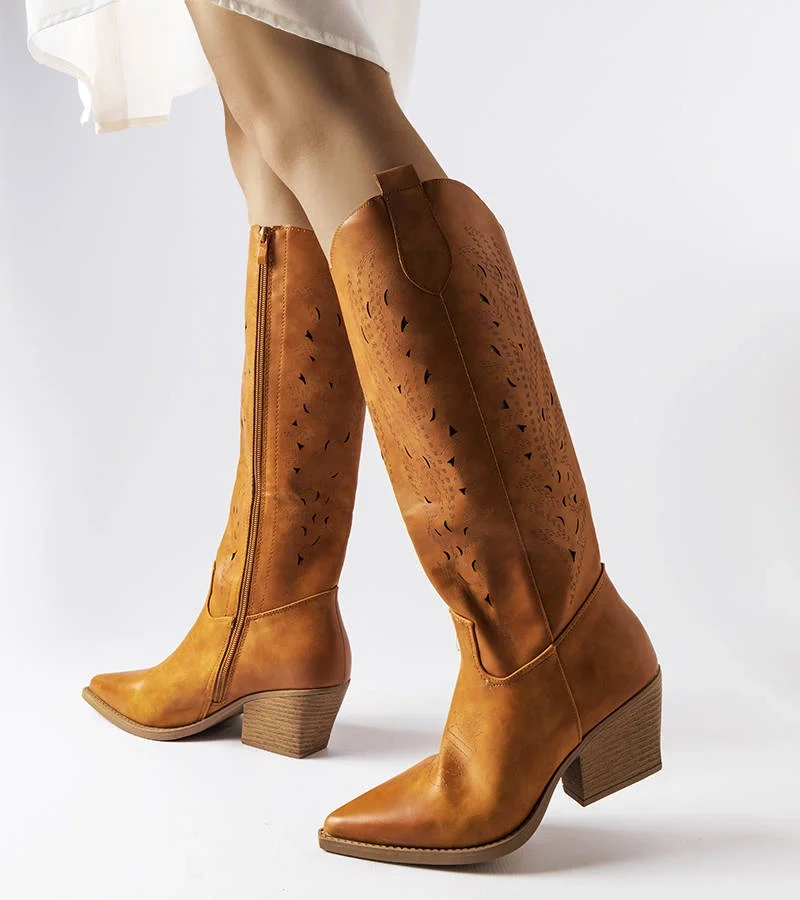 Cizme de cowboy maro cu barete de Fiorella