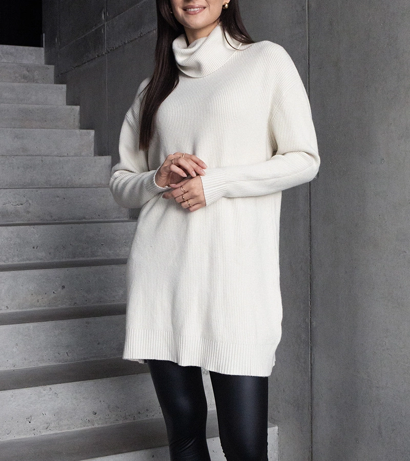 Pulover lung alb moale cu guler înalt Kali