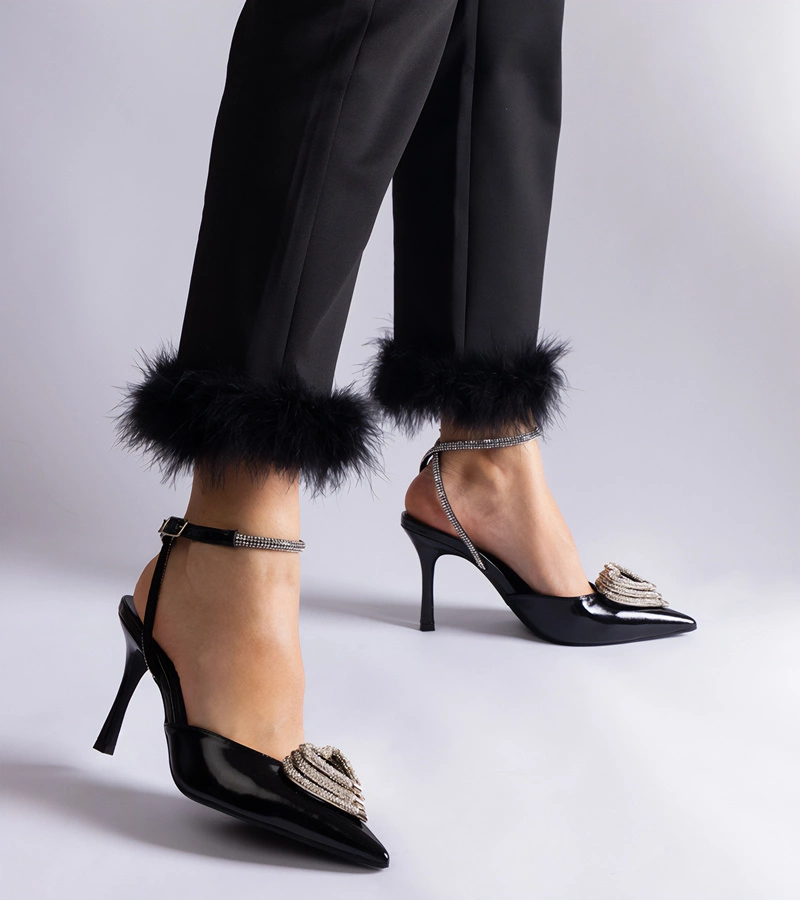 Pantofi negri cu toc cui și călcâi decupat, decorați cu pietre Isoda