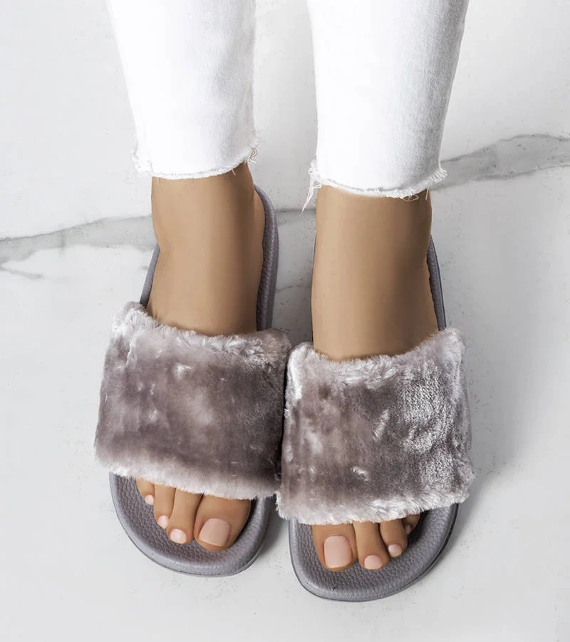 Șlapi gri cu blană Ivory