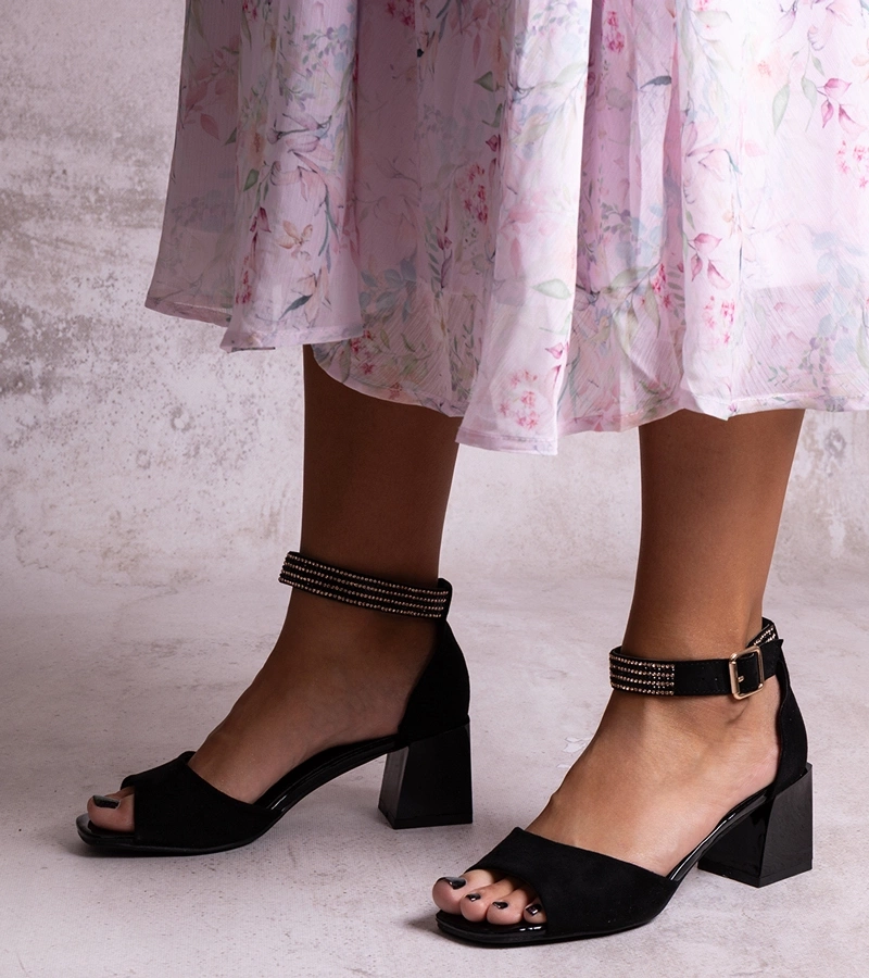 Sandale pe tocul lăcuit Athir