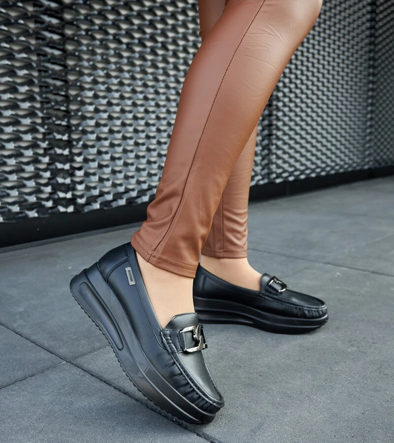 Mocasini negri cu talpă înaltă și cataramă Vigolo.