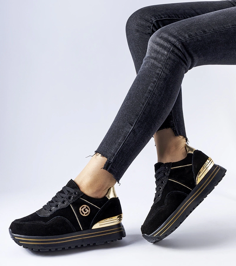 Tenisuri negre și aurii pe platforma Elliott