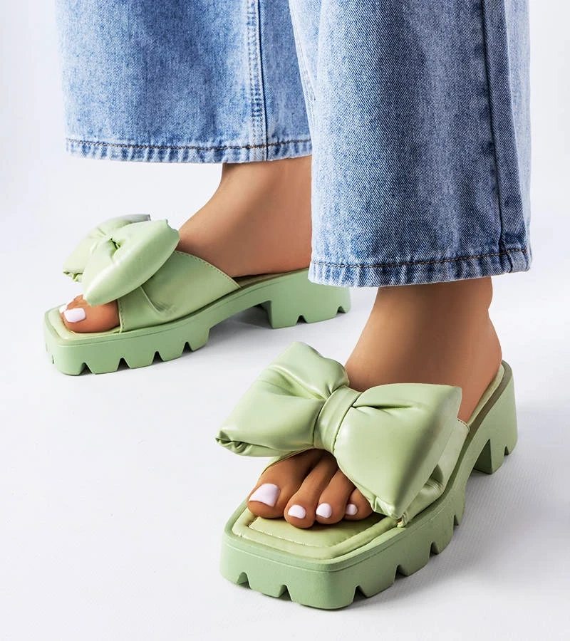 Șlapi verzi cu talpă de tractor de Bossé