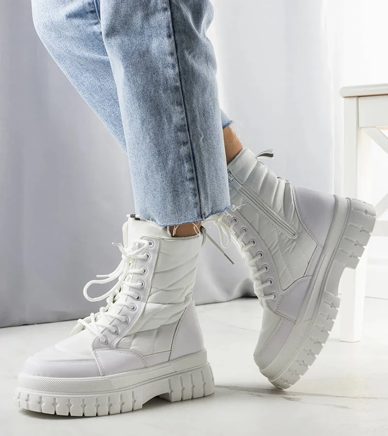 Cizme de zăpadă albe izolate Arinna