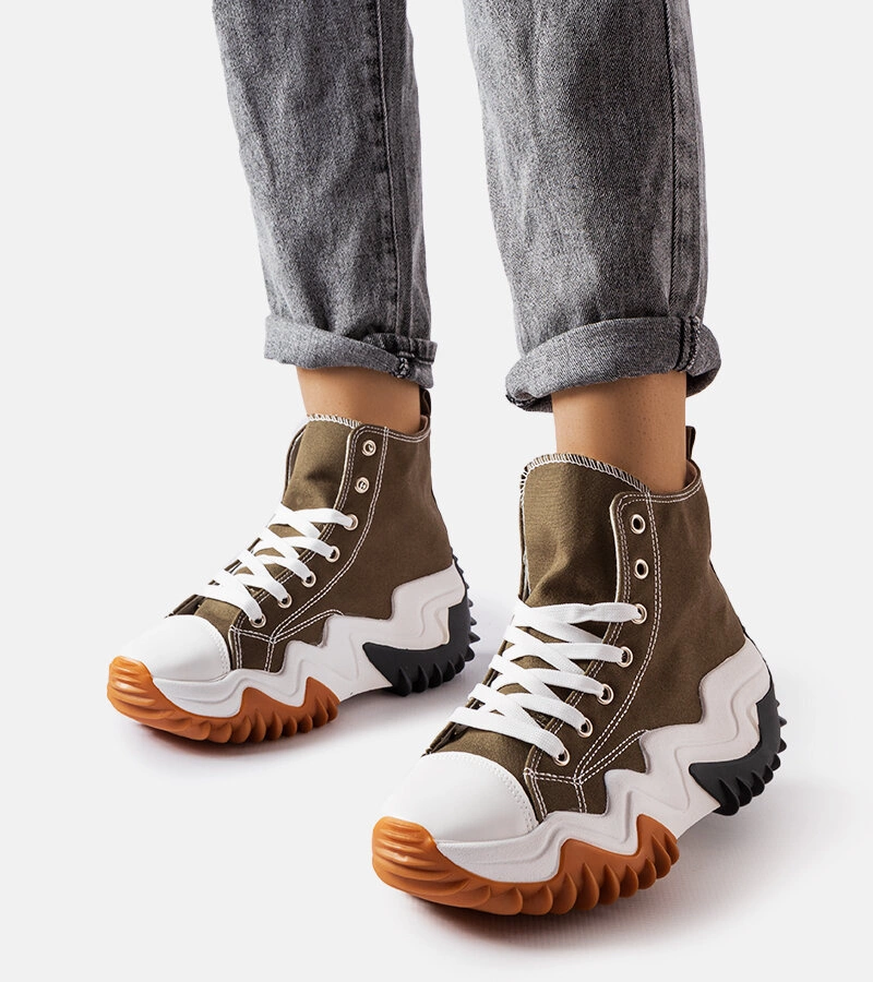 Pantofi de sport verzi pe o talpă Toro groasă