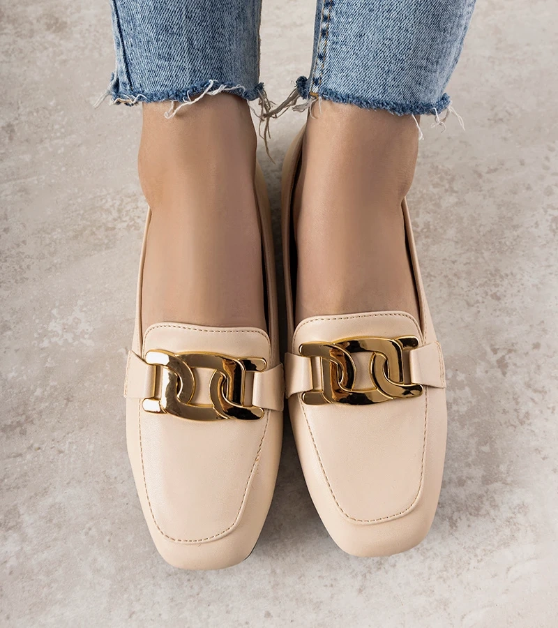 Mocasini bej cu ornament auriu Hashtag